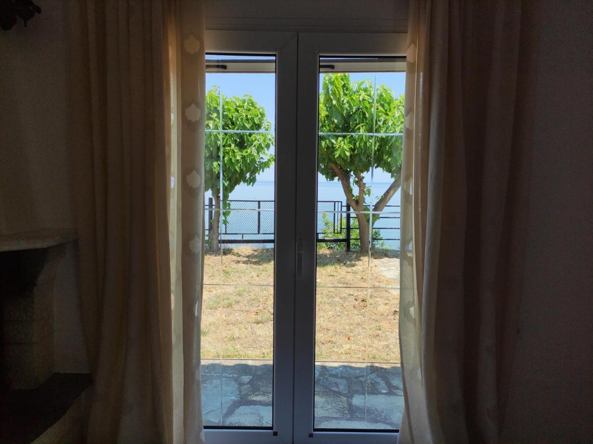 Villa White Clam Vintage House With Sea View & Garden à Makrigialos Extérieur photo